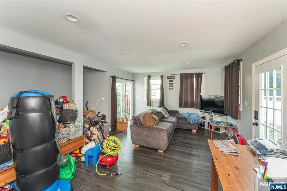 73 Bergen Avenue Wanaque, NJ 07420