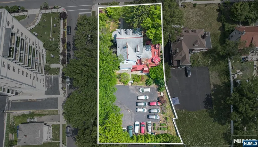 129 Munn Avenue East Orange, NJ 07018