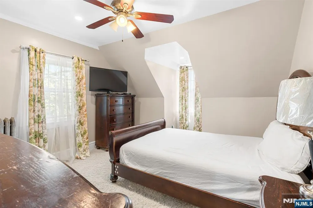 129 Munn Avenue East Orange, NJ 07018