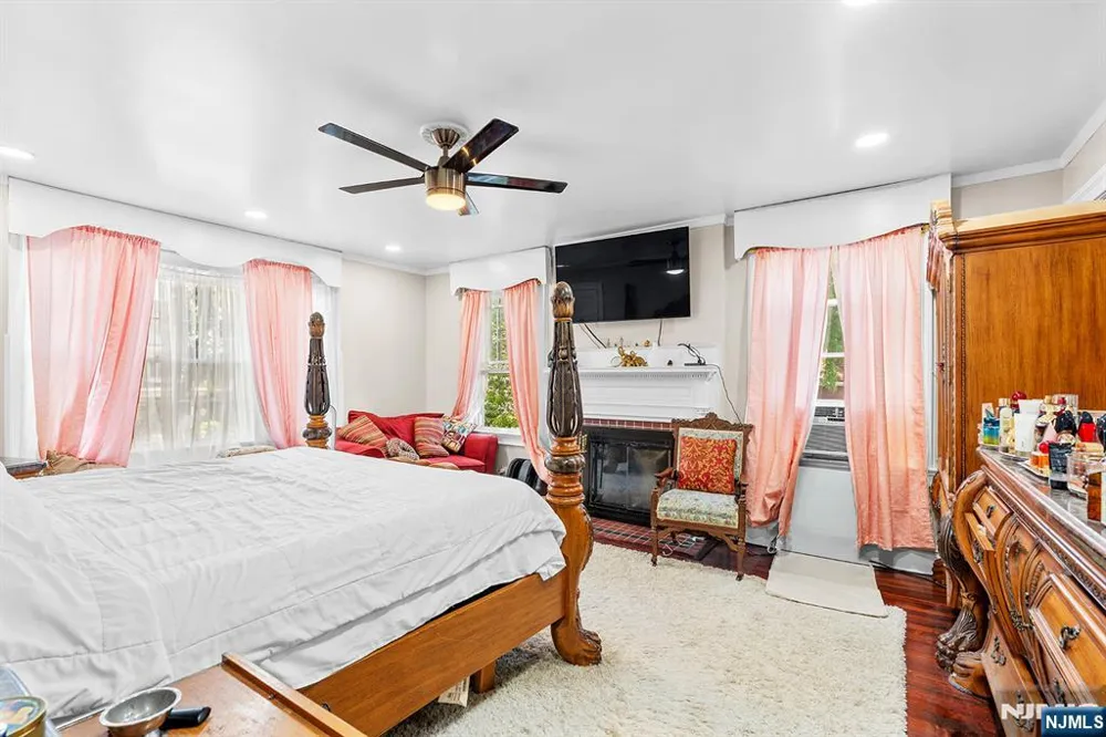 129 Munn Avenue East Orange, NJ 07018