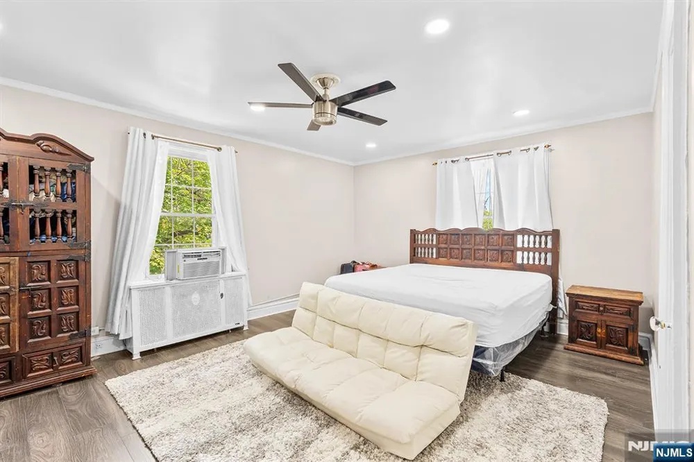 129 Munn Avenue East Orange, NJ 07018