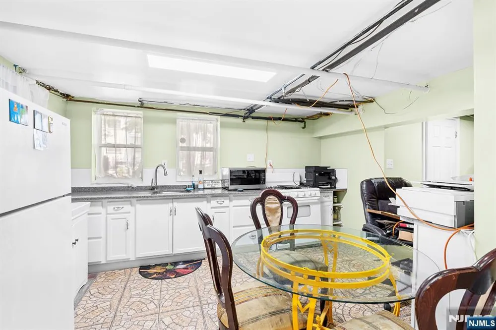 129 Munn Avenue East Orange, NJ 07018
