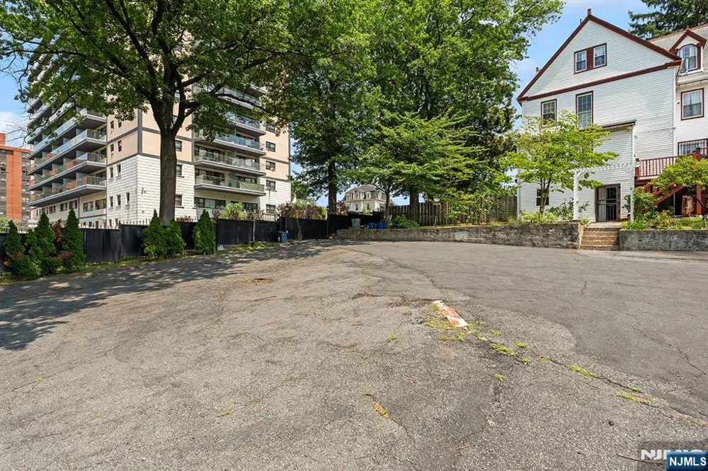 129 Munn Avenue East Orange, NJ 07018