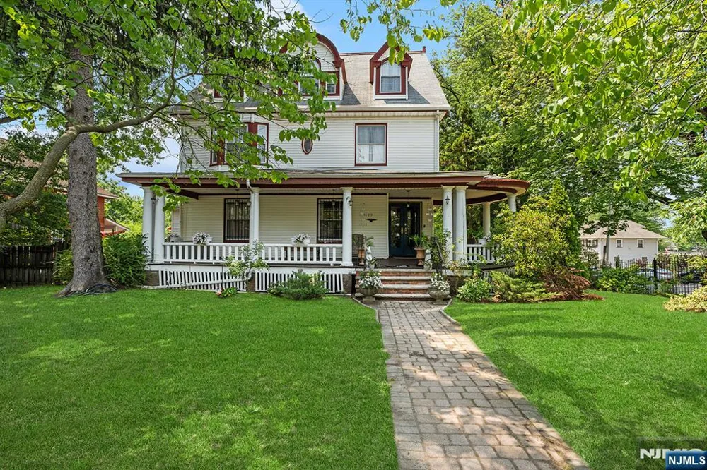 129 Munn Avenue East Orange, NJ 07018