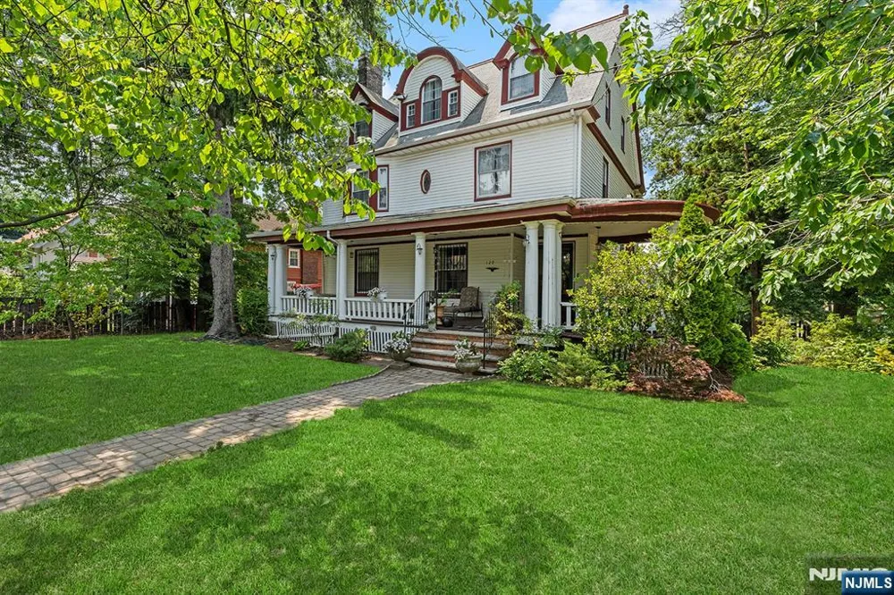 129 Munn Avenue East Orange, NJ 07018