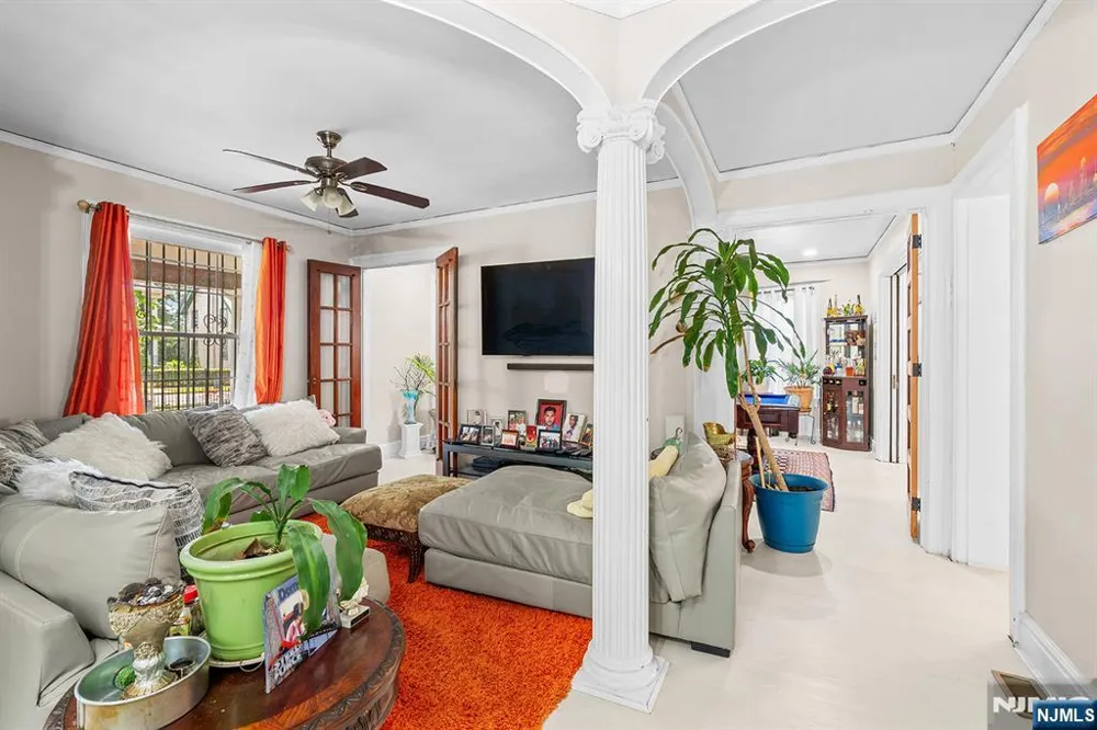 129 Munn Avenue East Orange, NJ 07018