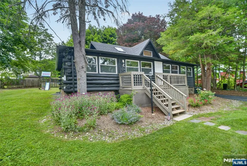 53 Lakeview Drive West Milford, NJ 07480