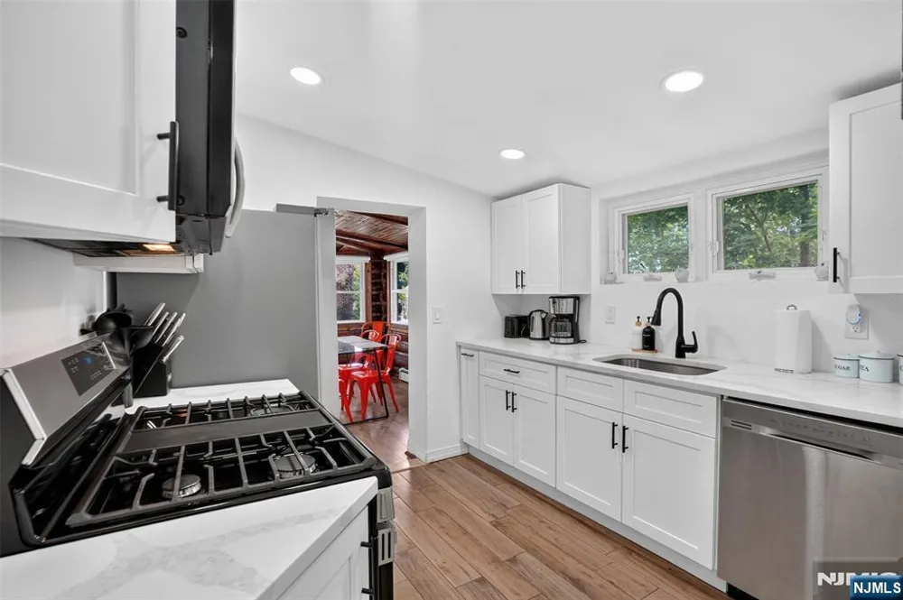 53 Lakeview Drive West Milford, NJ 07480