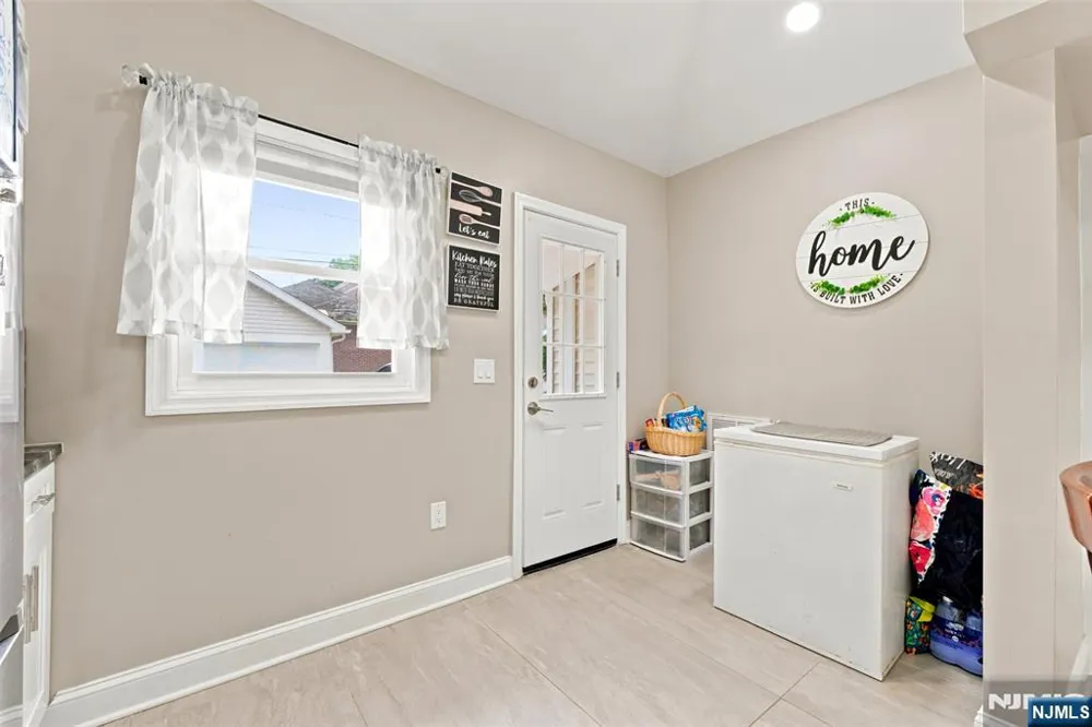78 Fairmount Terrace East Orange, NJ 07018