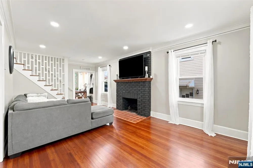 78 Fairmount Terrace East Orange, NJ 07018