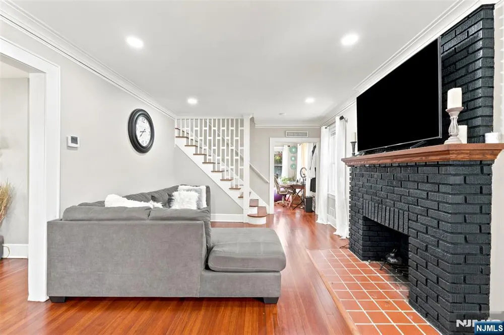 78 Fairmount Terrace East Orange, NJ 07018