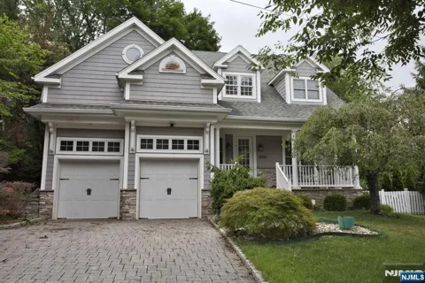 20 Wayne Avenue