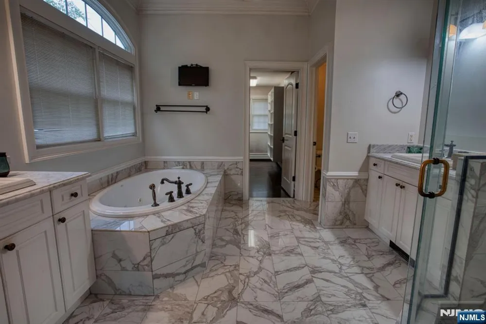 20 Wayne Avenue River Edge, NJ 07661