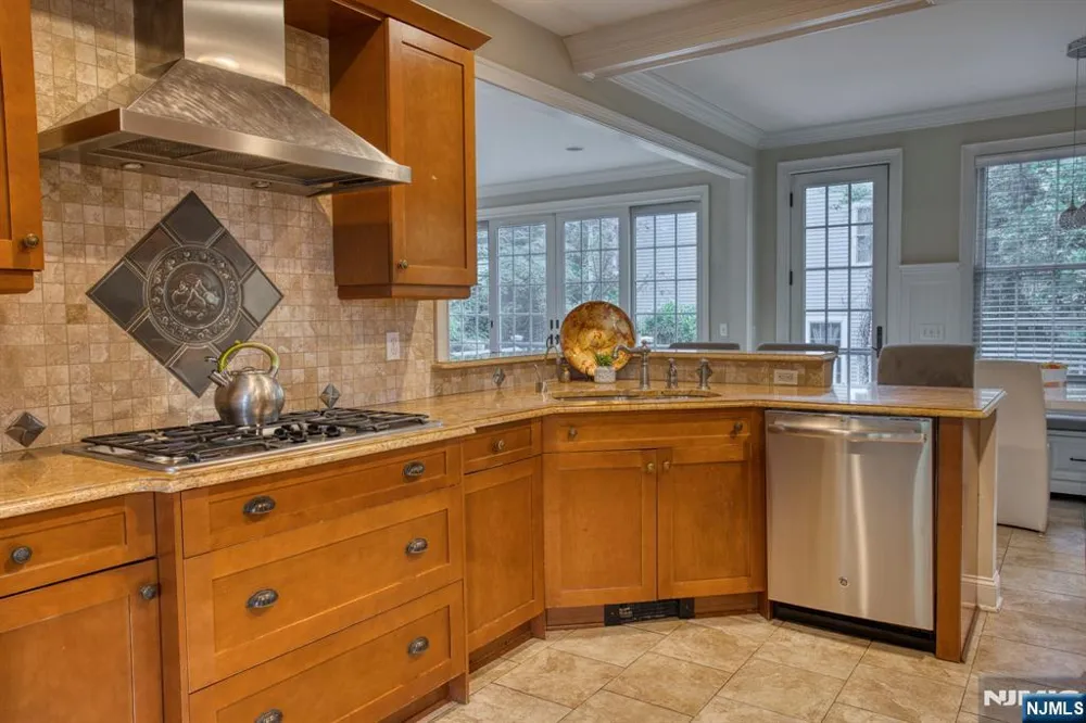 20 Wayne Avenue River Edge, NJ 07661
