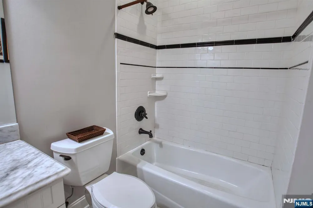 20 Wayne Avenue River Edge, NJ 07661