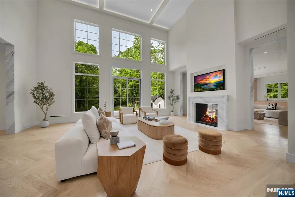 165 Hickory Lane Closter, NJ 07624