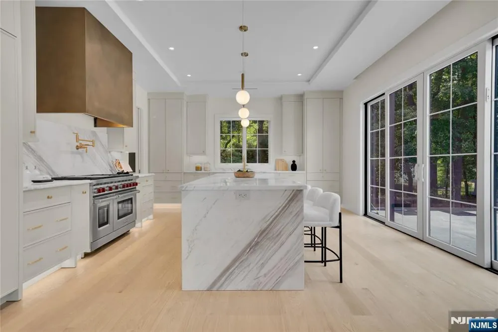 165 Hickory Lane Closter, NJ 07624