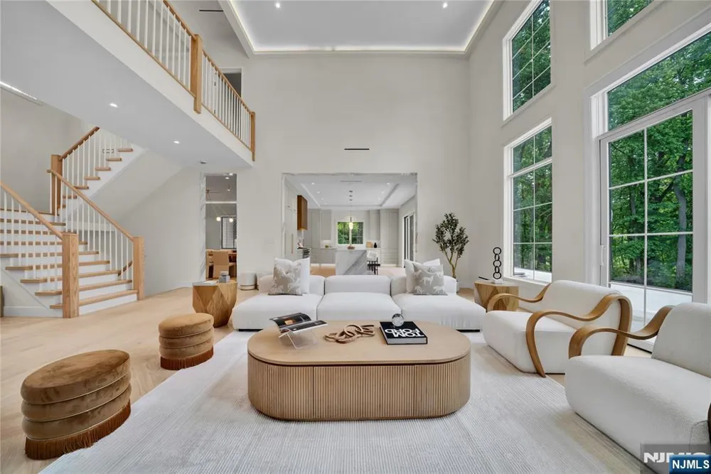 165 Hickory Lane Closter, NJ 07624