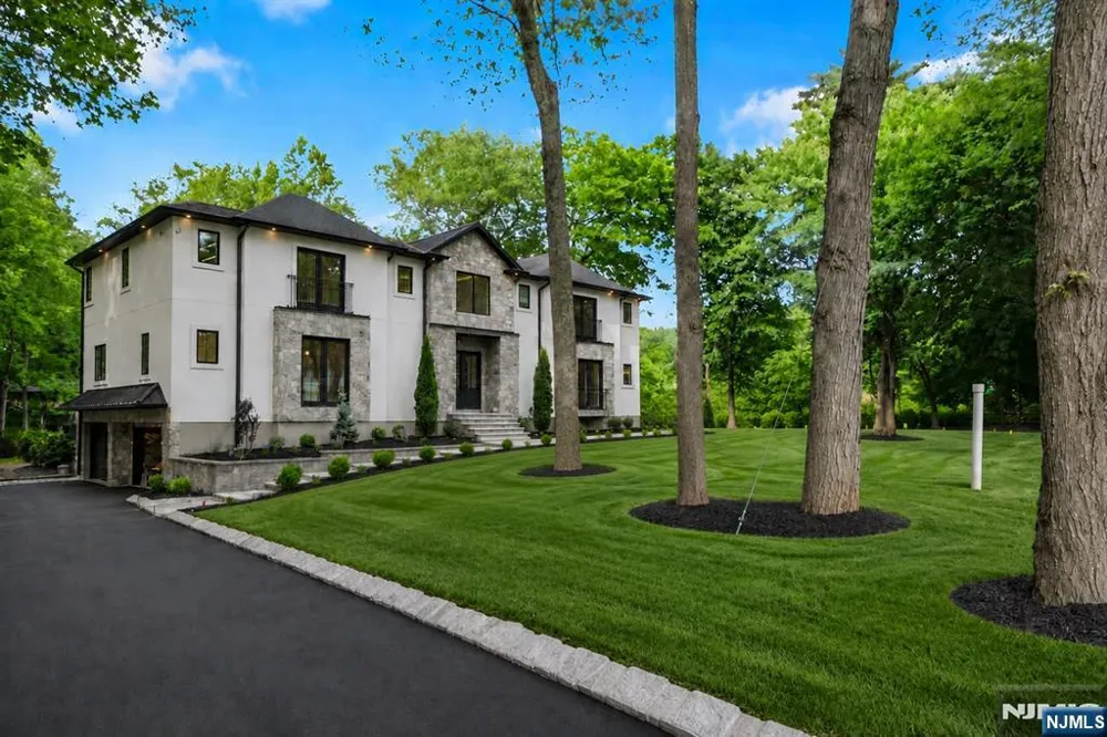 165 Hickory Lane Closter, NJ 07624