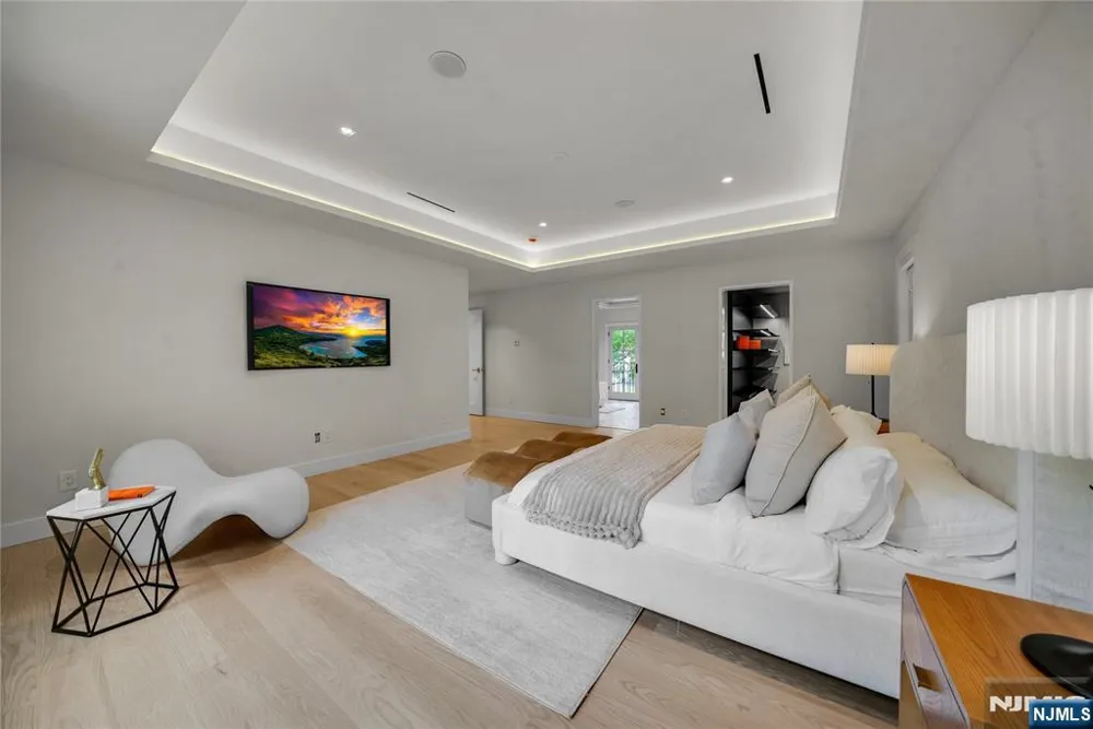 165 Hickory Lane Closter, NJ 07624