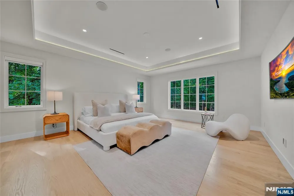 165 Hickory Lane Closter, NJ 07624