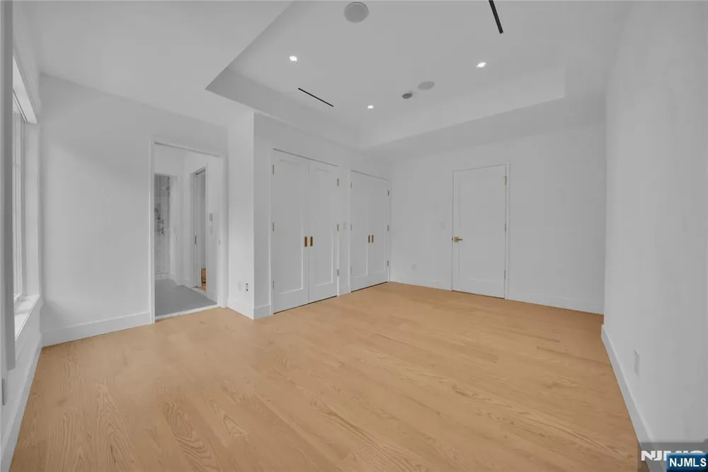 165 Hickory Lane Closter, NJ 07624