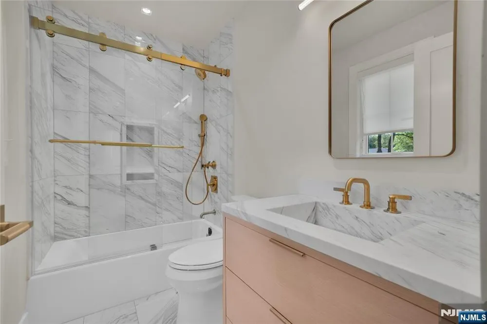 165 Hickory Lane Closter, NJ 07624