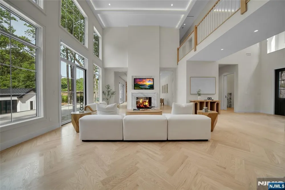 165 Hickory Lane Closter, NJ 07624