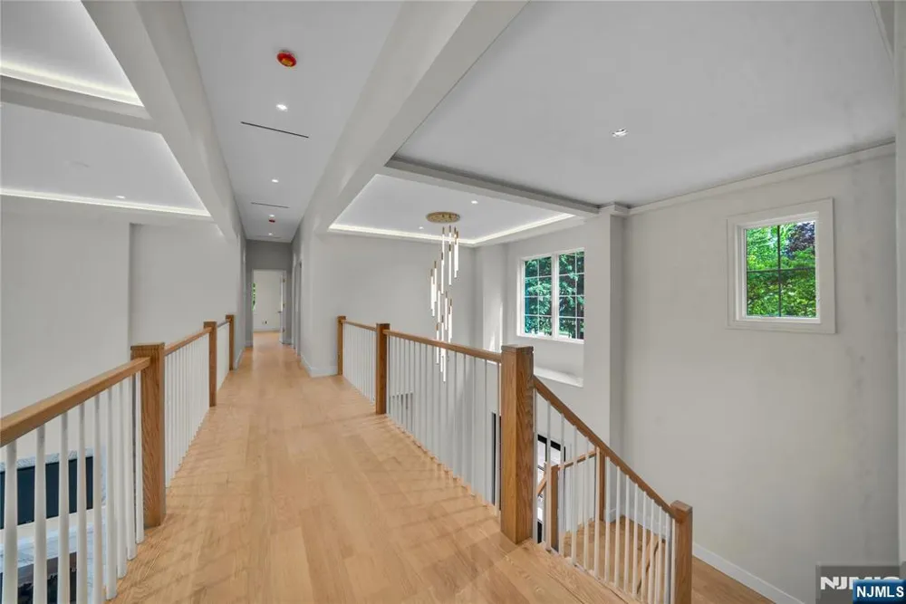 165 Hickory Lane Closter, NJ 07624