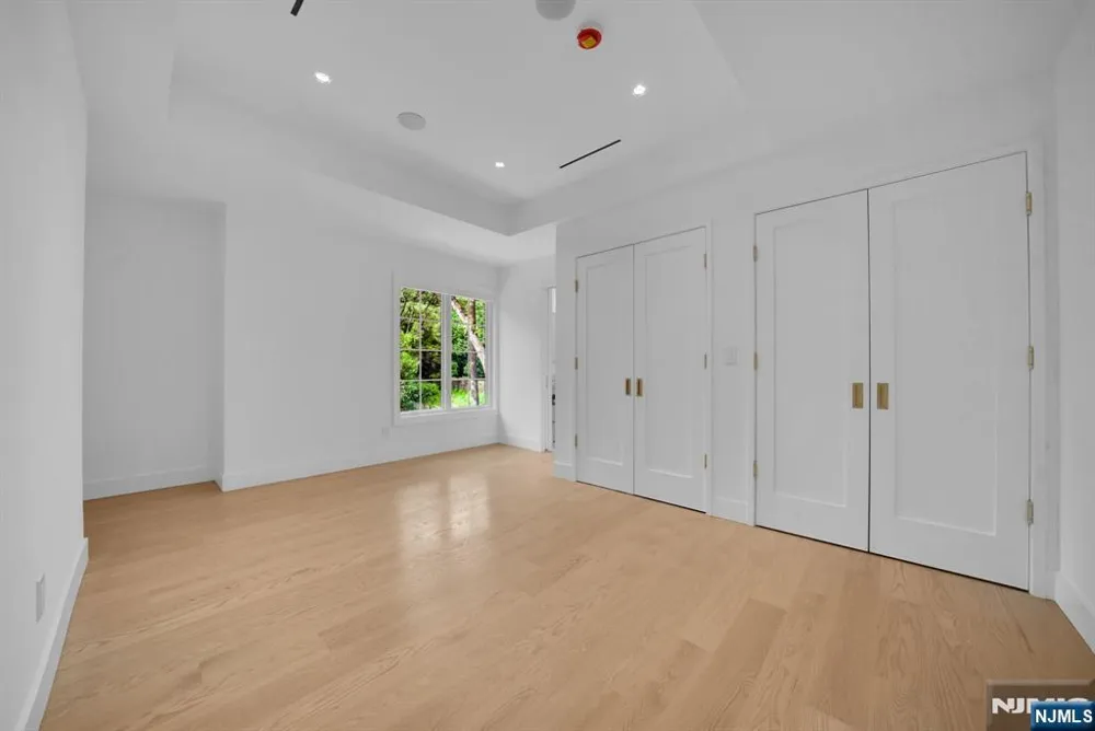 165 Hickory Lane Closter, NJ 07624