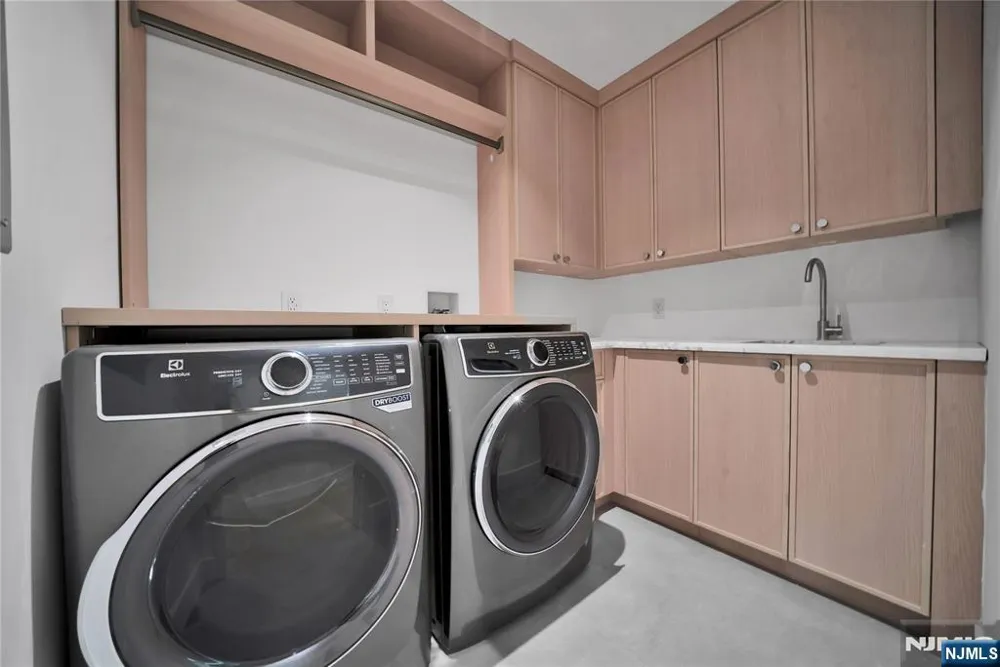 165 Hickory Lane Closter, NJ 07624