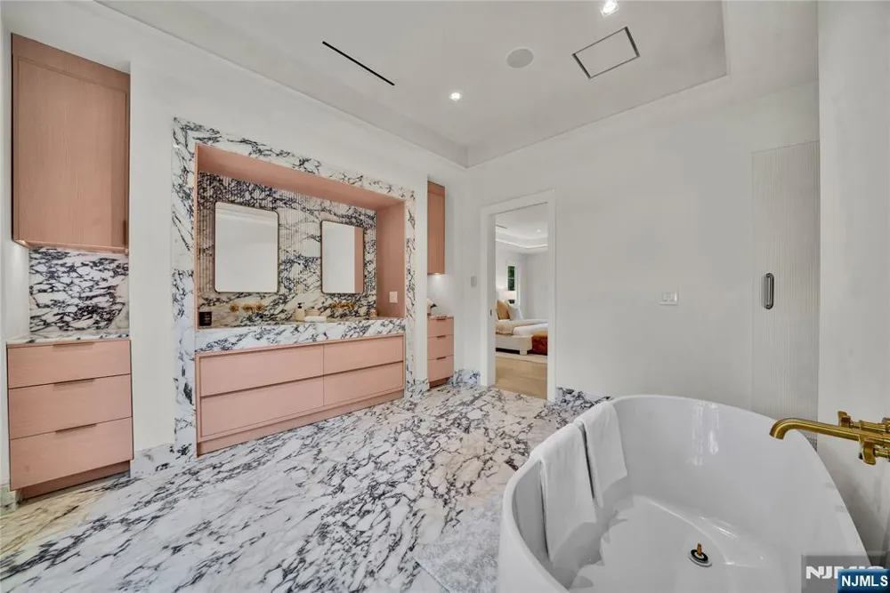 165 Hickory Lane Closter, NJ 07624