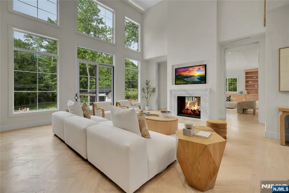 165 Hickory Lane Closter, NJ 07624