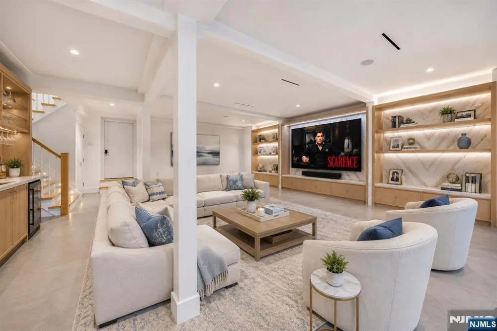 165 Hickory Lane Closter, NJ 07624