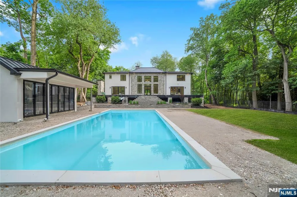 165 Hickory Lane Closter, NJ 07624