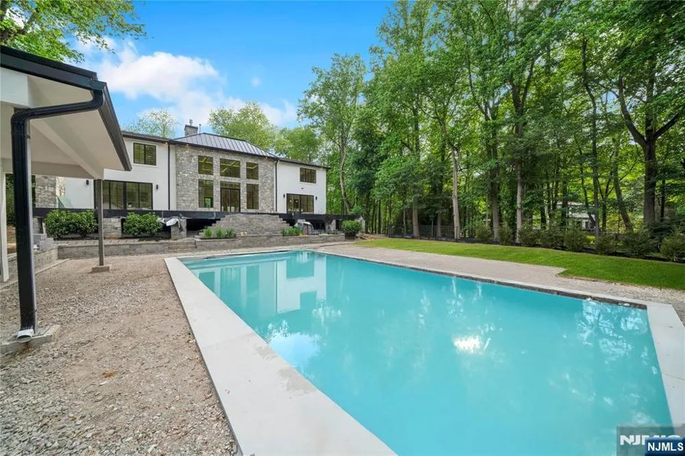 165 Hickory Lane Closter, NJ 07624