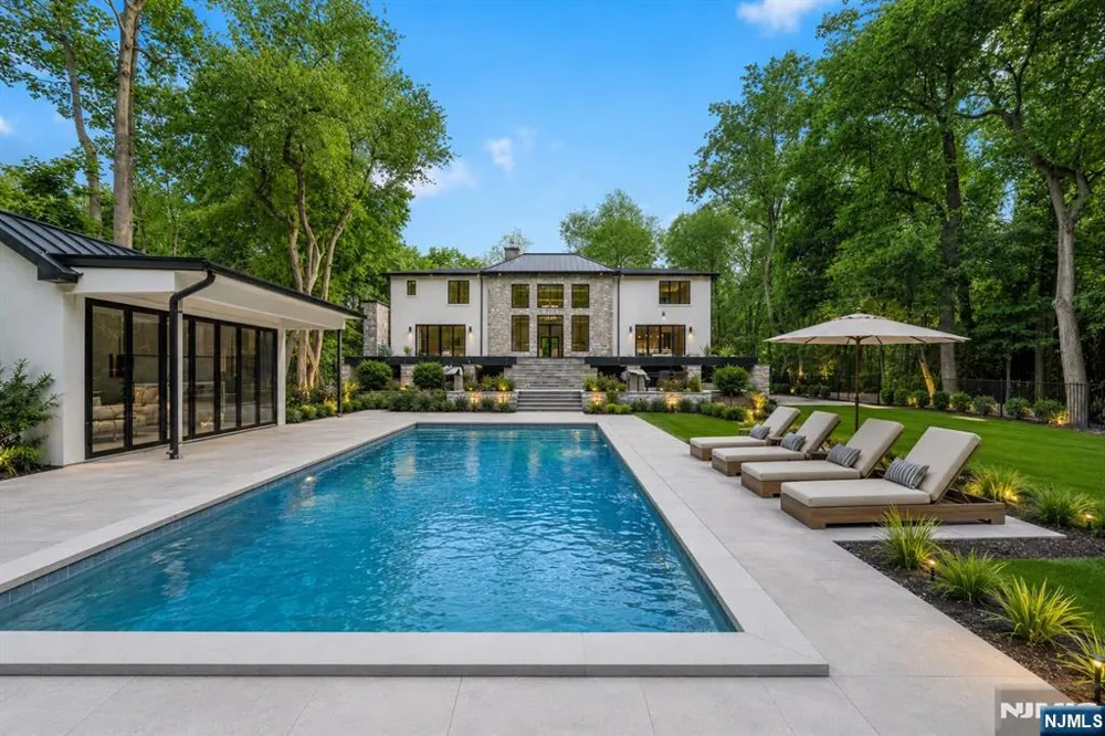 165 Hickory Lane Closter, NJ 07624