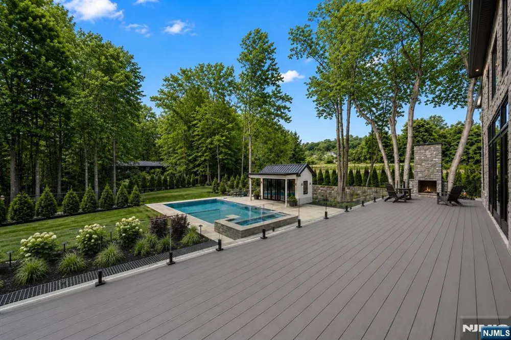 165 Hickory Lane Closter, NJ 07624