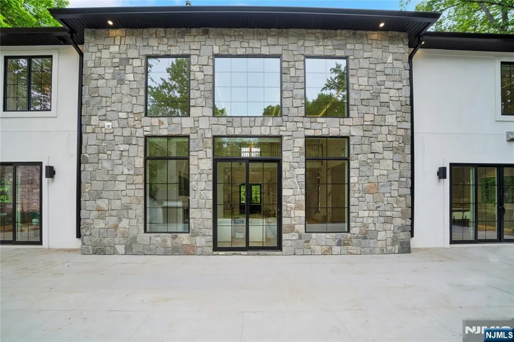 165 Hickory Lane Closter, NJ 07624