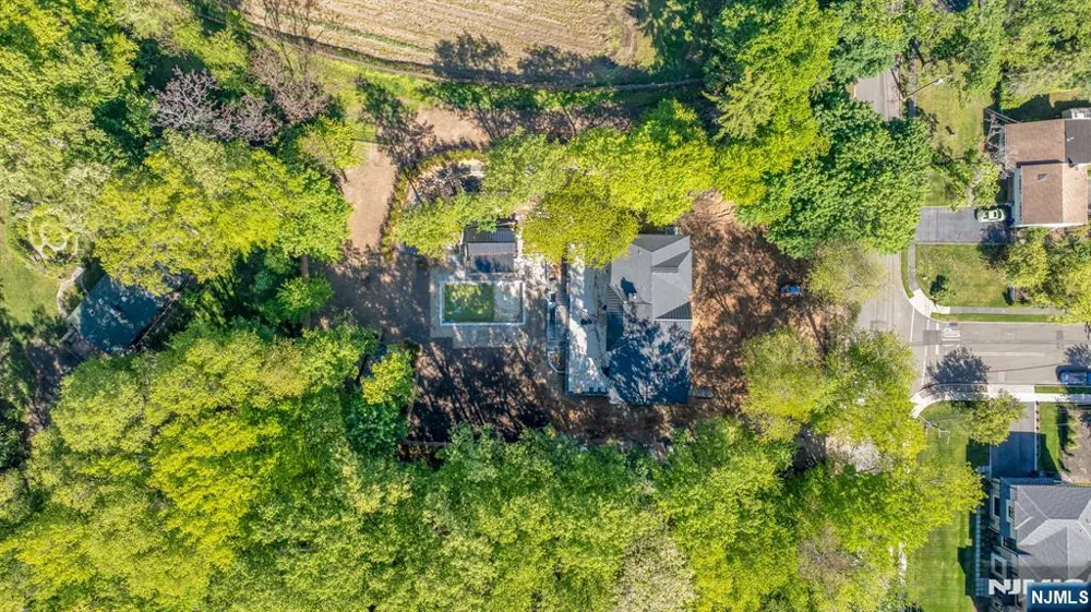 165 Hickory Lane Closter, NJ 07624