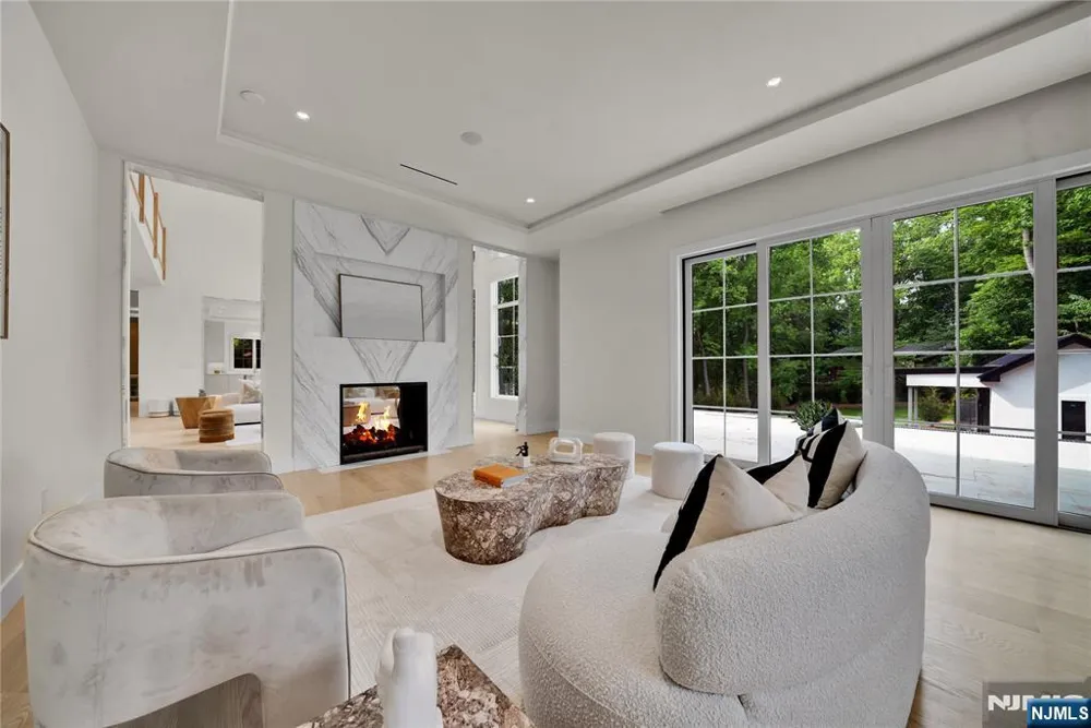 165 Hickory Lane Closter, NJ 07624