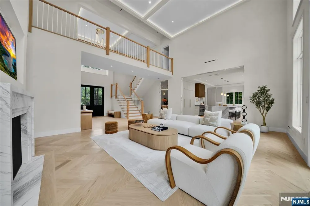165 Hickory Lane Closter, NJ 07624