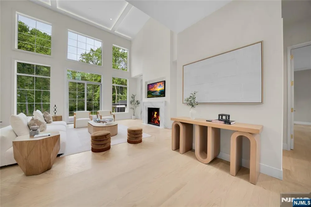 165 Hickory Lane Closter, NJ 07624