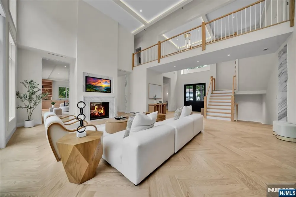 165 Hickory Lane Closter, NJ 07624