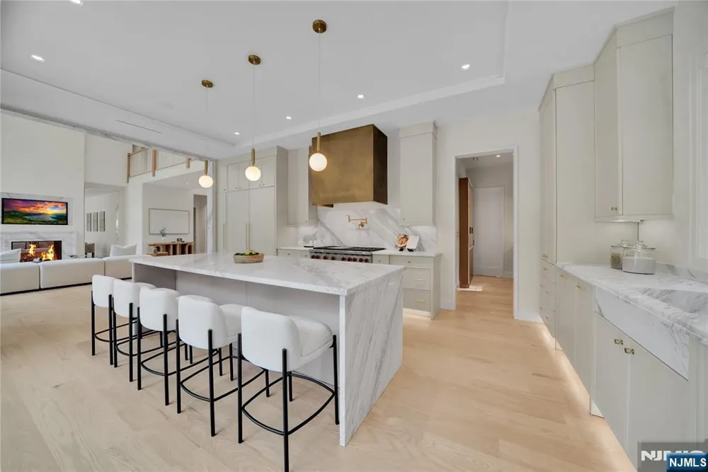 165 Hickory Lane Closter, NJ 07624
