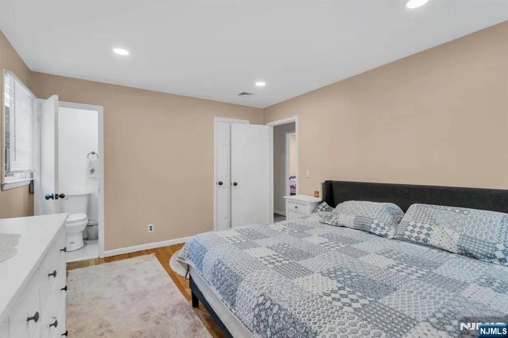 33 Oak Avenue Pequannock Township, NJ 07440