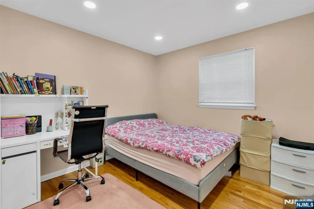 33 Oak Avenue Pequannock Township, NJ 07440