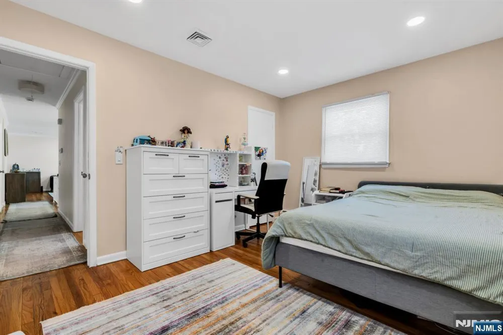 33 Oak Avenue Pequannock Township, NJ 07440