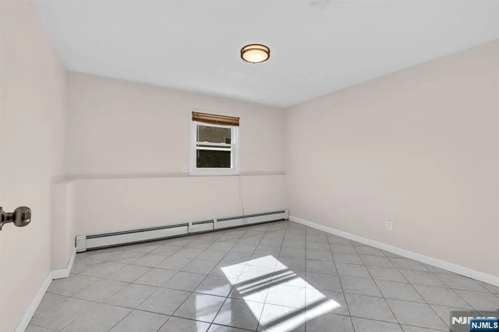 33 Oak Avenue Pequannock Township, NJ 07440
