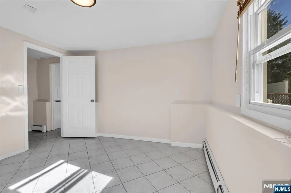 33 Oak Avenue Pequannock Township, NJ 07440